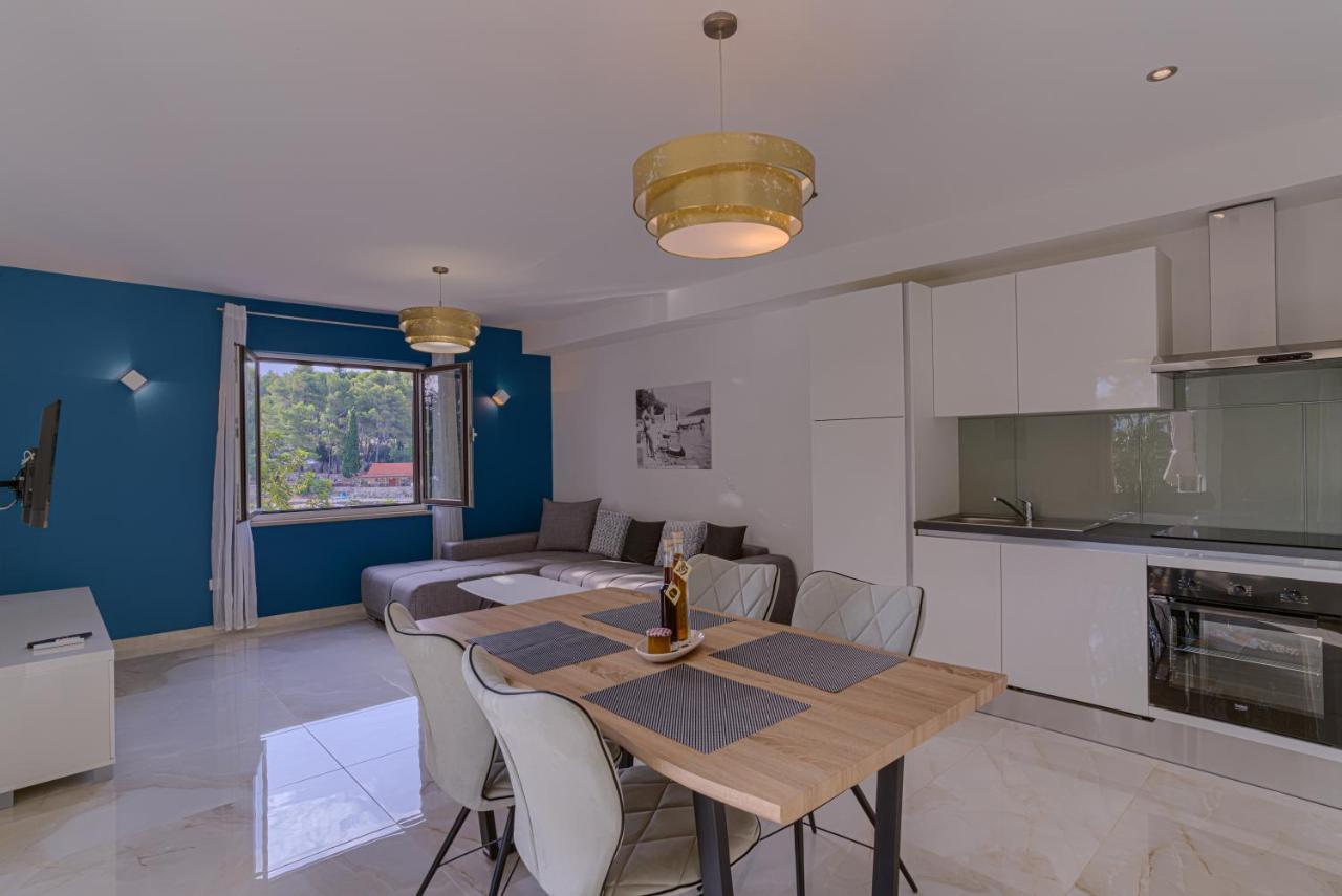 Safirus Apartment กอร์จูลา ภายนอก รูปภาพ